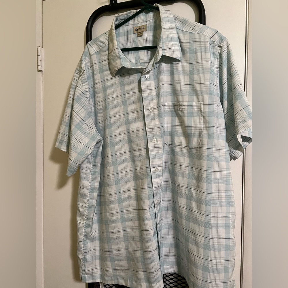 Short sleeve button up
